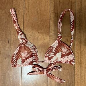 Triangle cut bikini top